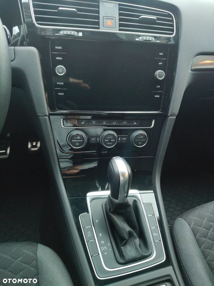 Volkswagen Golf - 22