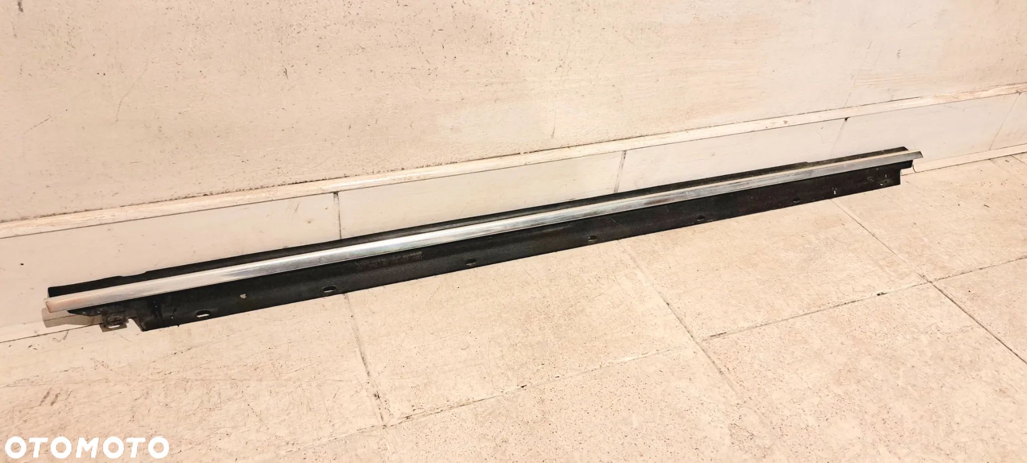 LISTWA ZGARNIAJĄCA PRAWY PRZÓD A6 C5 4B0853284 - 1