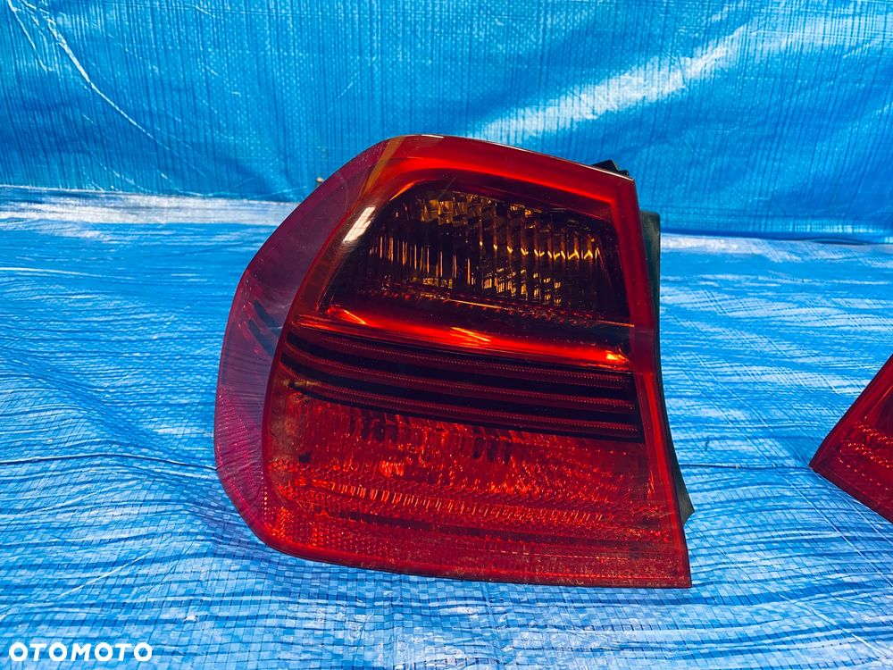 LAMPY LAMPA W BŁOTNIK LEWA PRAWA TYLNA LEWY PRAWY TYŁ BMW E90 SEDAN 07R ; 6937457 ; 6937458 EUROPA ORYGINAŁ - 8