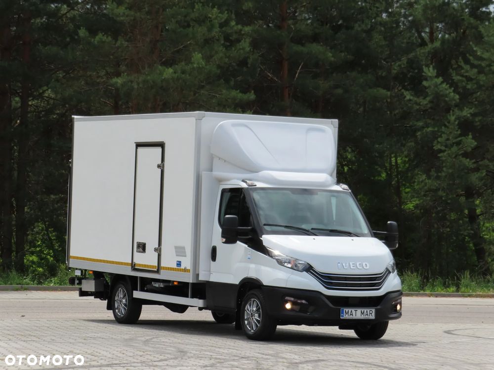 Iveco Daily 35S18 3.0 HPI 180 KM POWER Kontener+ WINDA BÄR 750 Kg 8.E.Palet 4270 mm Długi Boczne Drzwi Rozstaw Osi 4100 mm Ładowność 905 Kg GWARANCJA PRODUCENTA Stan Jak Nowy Gotowy Dostępny POLECAM - 2