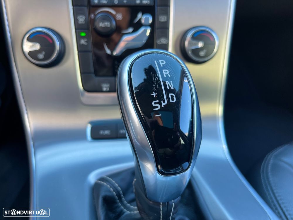 Volvo V60 D6 Plug-In-Hybrid AWD Geartronic Summum - 58
