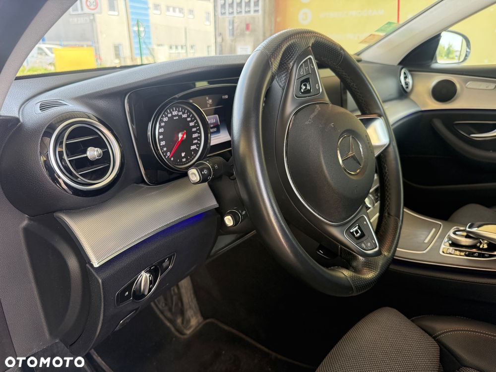 Mercedes-Benz Klasa E 220 d 4-Matic 9G-TRONIC - 11