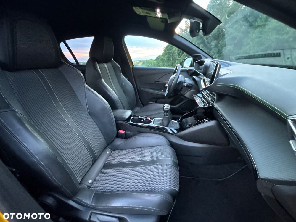 Peugeot 208 PureTech 100 GT Pack - 32