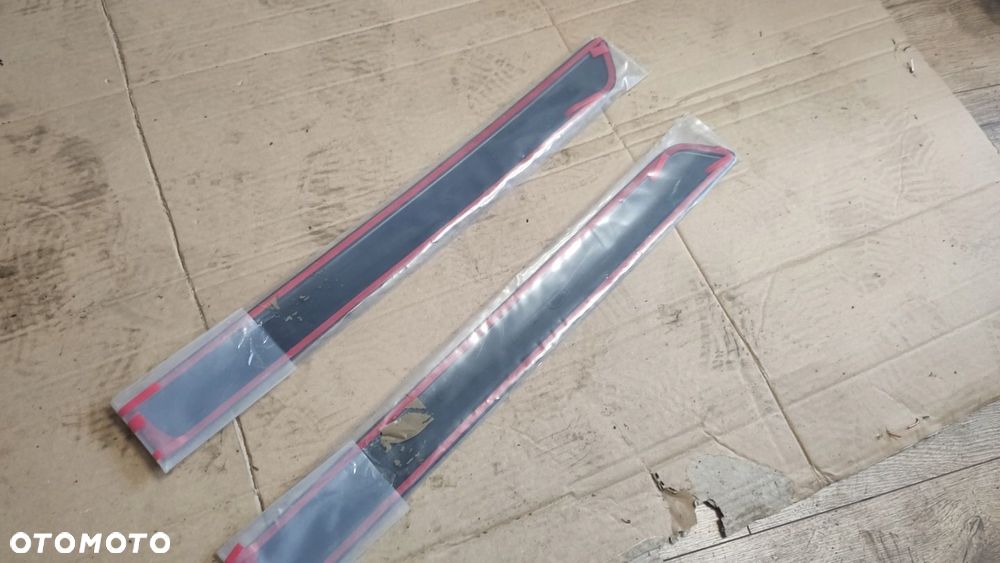 EU LISTWA DRZWI PRAWY TYŁ DISCOVERY SPORT L550 - 2