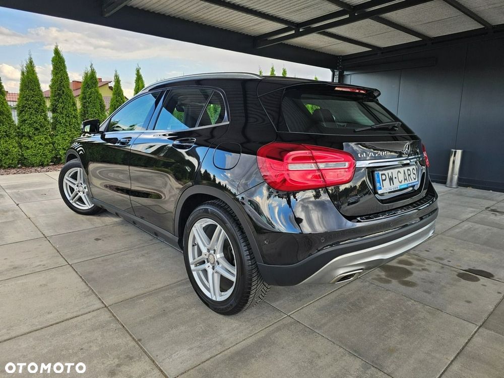 Mercedes-Benz GLA - 4