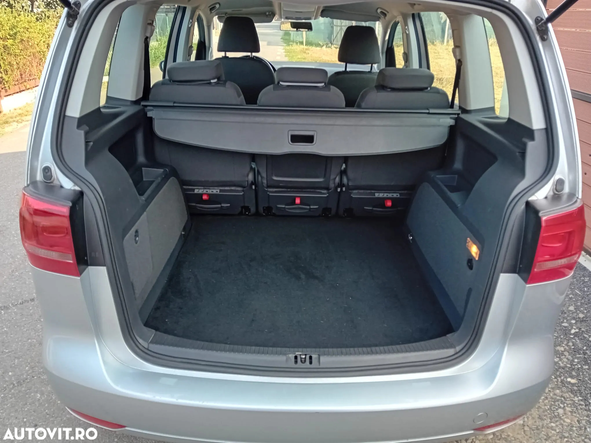 Volkswagen Touran 1.6 TDI DPF BlueMotion Technology DSG Comfortline - 9