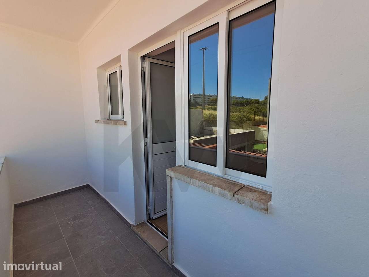 Apartamento T3 Totalmente Renovado para Arrendamento – Caparica - Grande imagem: 3/21