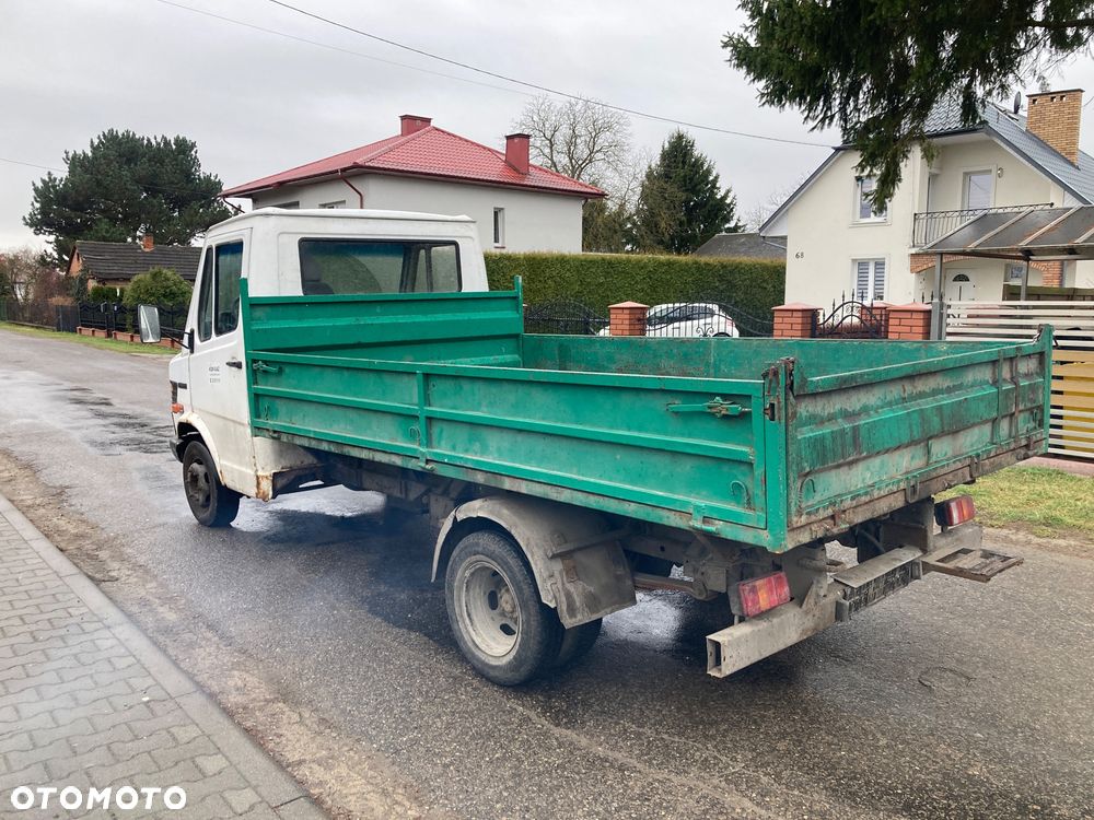 Mercedes-Benz 410 - 4