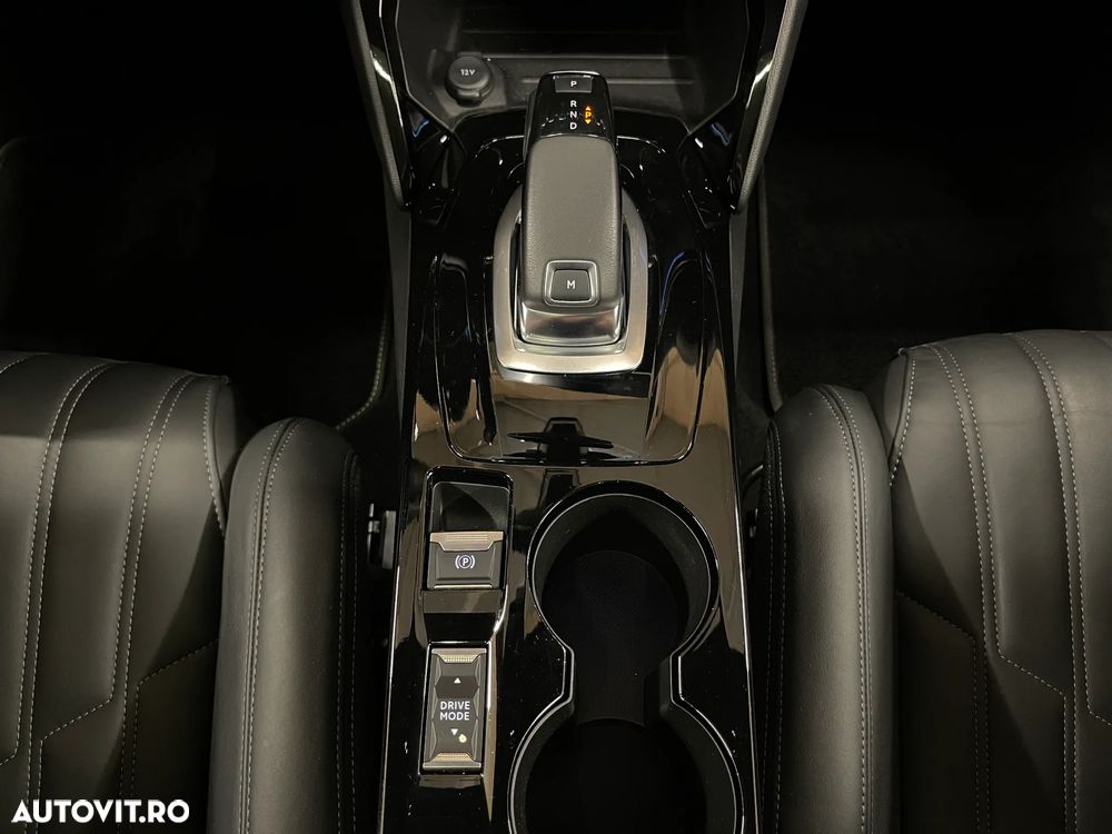 Peugeot 2008 PureTech 155 EAT8 GT - 27