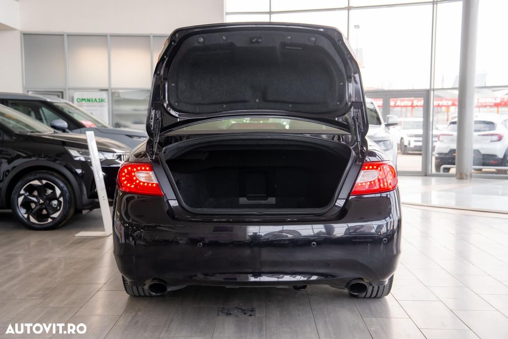 Infiniti Q70 - 13