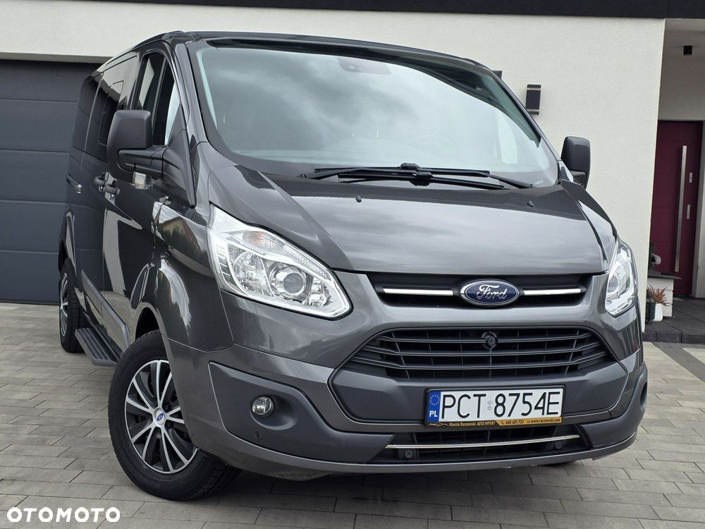Ford Tourneo Custom - 32
