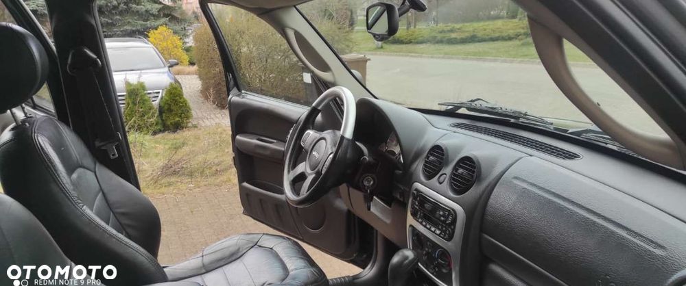 Jeep Cherokee - 28
