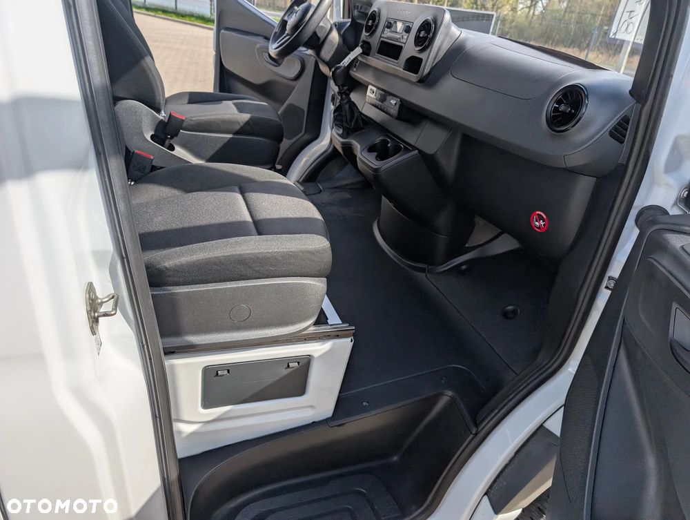 Mercedes-Benz Sprinter - 18