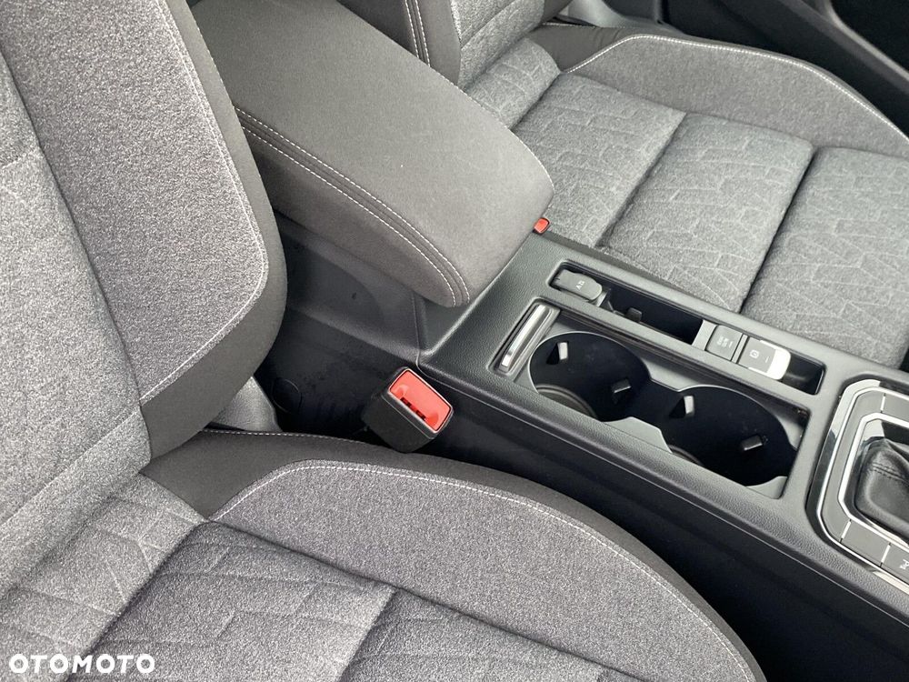 Volkswagen Passat - 26