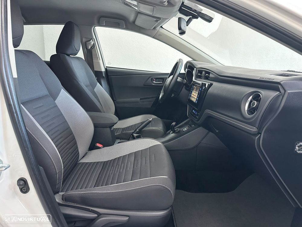Toyota Auris 1.8 HSD Comfort +P.Sport+Navi - 34