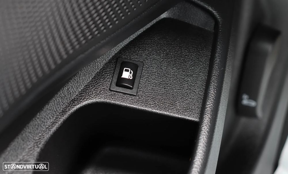 BMW 320 e Pack M Auto — fotografia 38