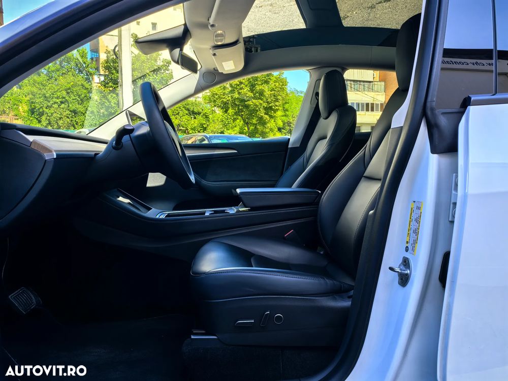 Tesla Model Y Long Range Dual Motor AWD - 11