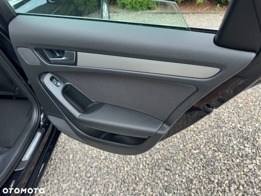 Audi A4 Avant 2.0 TDI DPF Ambition - 32