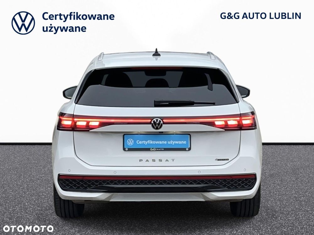 Volkswagen Passat - 4