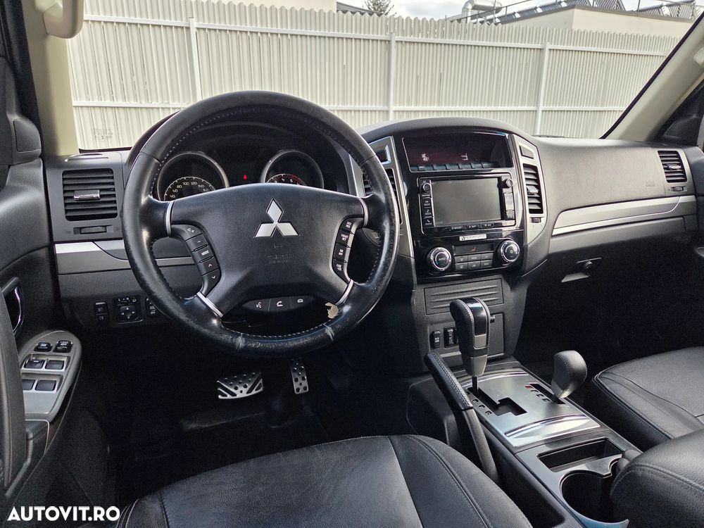 Mitsubishi Pajero 3.2 DI-D Instyle - 17
