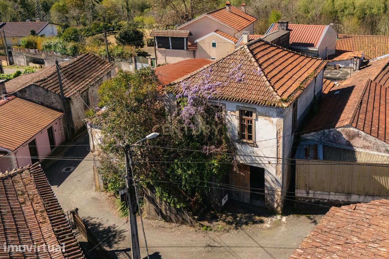 Moradia Pré-1951 em Oliveira de Azeméis: O Seu Próximo Investimento ou - Grande imagem: 2/37