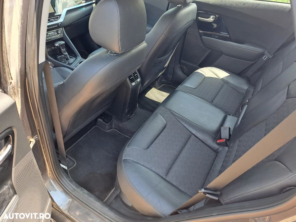 Toyota Corolla Sedan 1.8 HSD Business Plus - 8