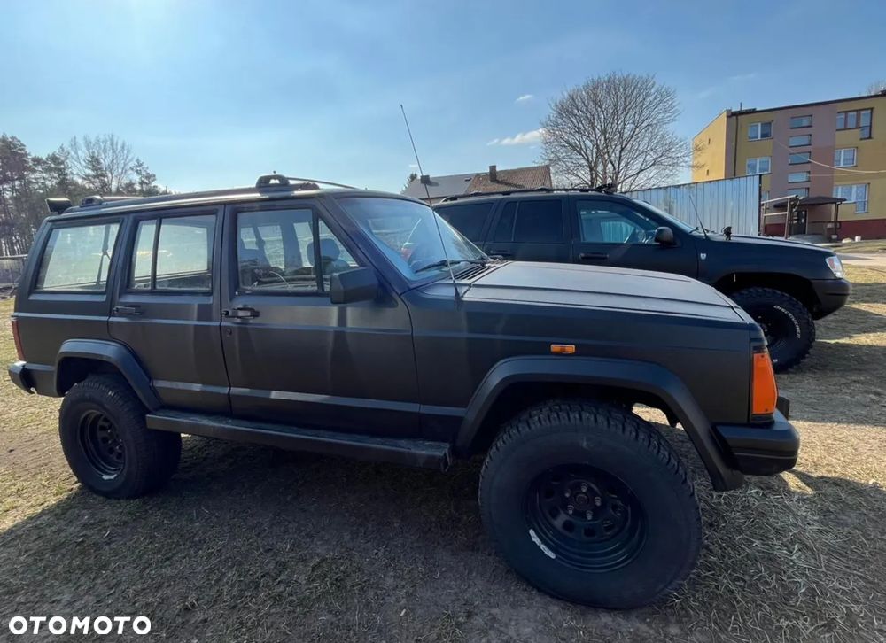 Jeep Cherokee - 4