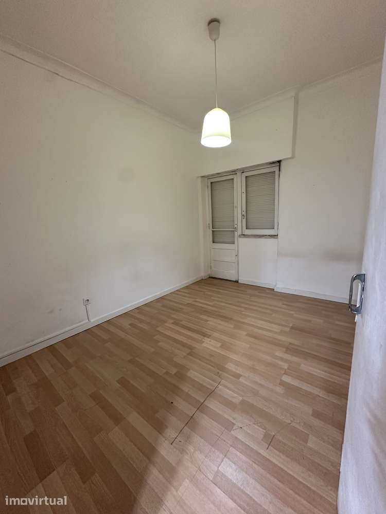 T2 com varanda em Amora, Seixal - 255.000€ (em processo de remodelação - Grande imagem: 5/11