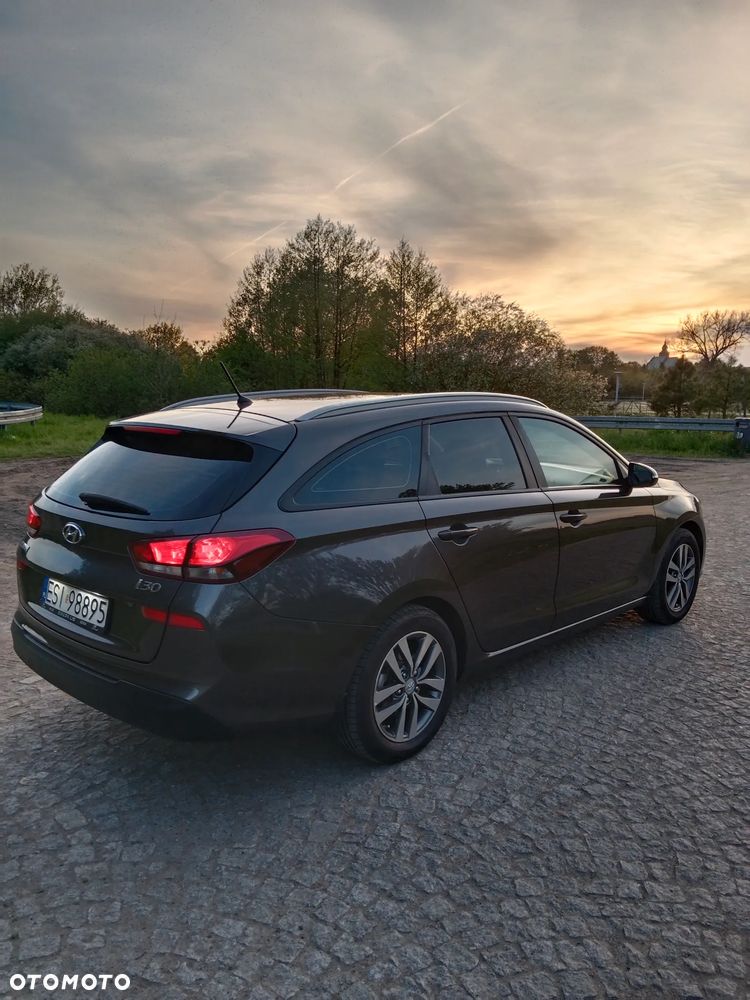 Hyundai i30 1.6 CRDi Classic + - 6