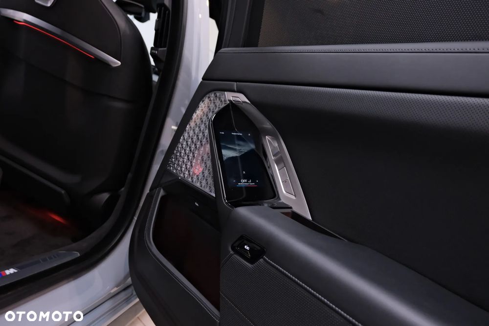 BMW Seria 7 M760e PHEV xDrive Individual Edition sport - 31