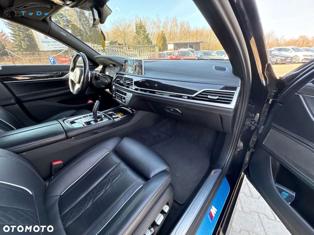 BMW Seria 7 750i xDrive sport - 30