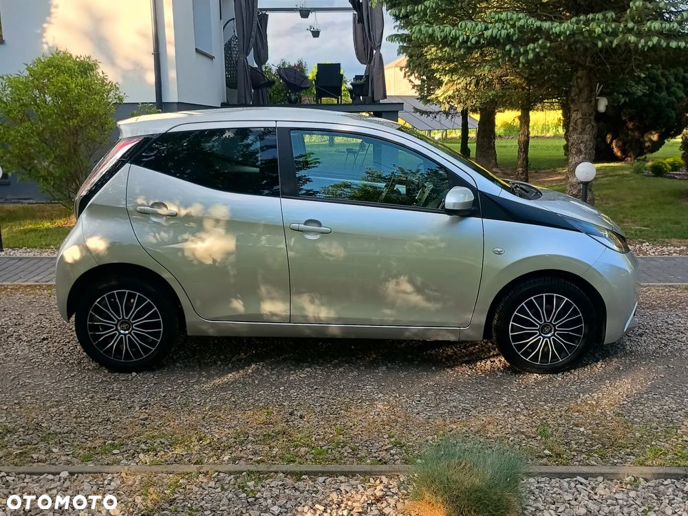 Toyota Aygo x-play - 4