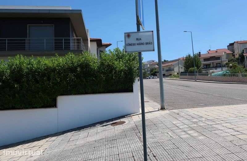 Terreno de 4 frentes para moradia - Grande imagem: 3/4