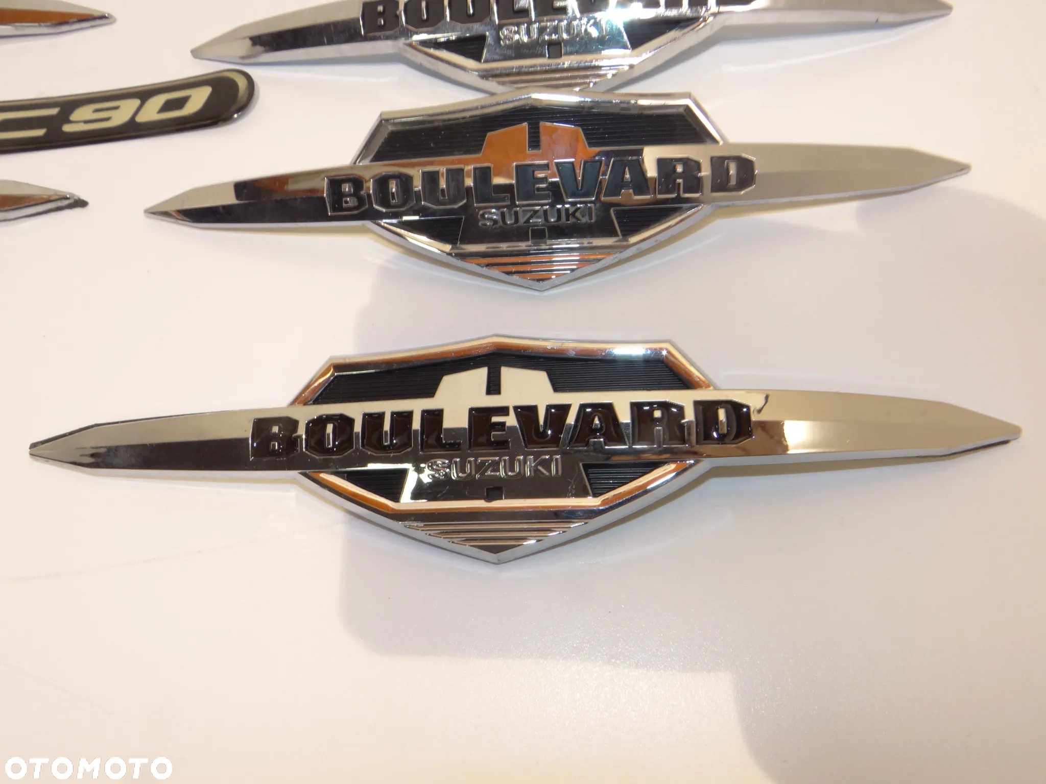 SUZUKI BOULEVARD EMBLEMAT ZNACZEK NA ZBIORNIK PALIWA BAK  S024 - 2