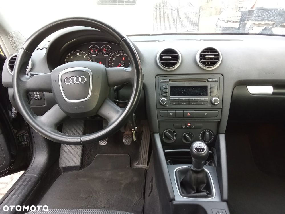 Audi A3 Sportback 1.6 TDI DPF Ambiente - 7