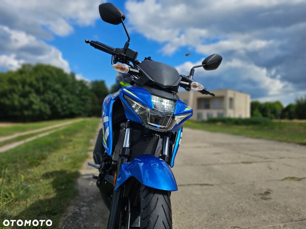 Suzuki GSX - 26