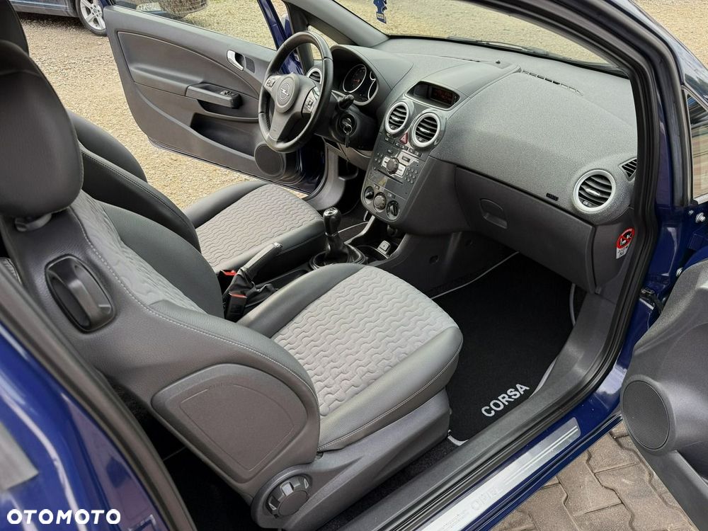 Opel Corsa 1.4 16V Cosmo - 22
