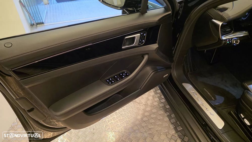 Porsche Panamera 4 E-Hybrid - 32