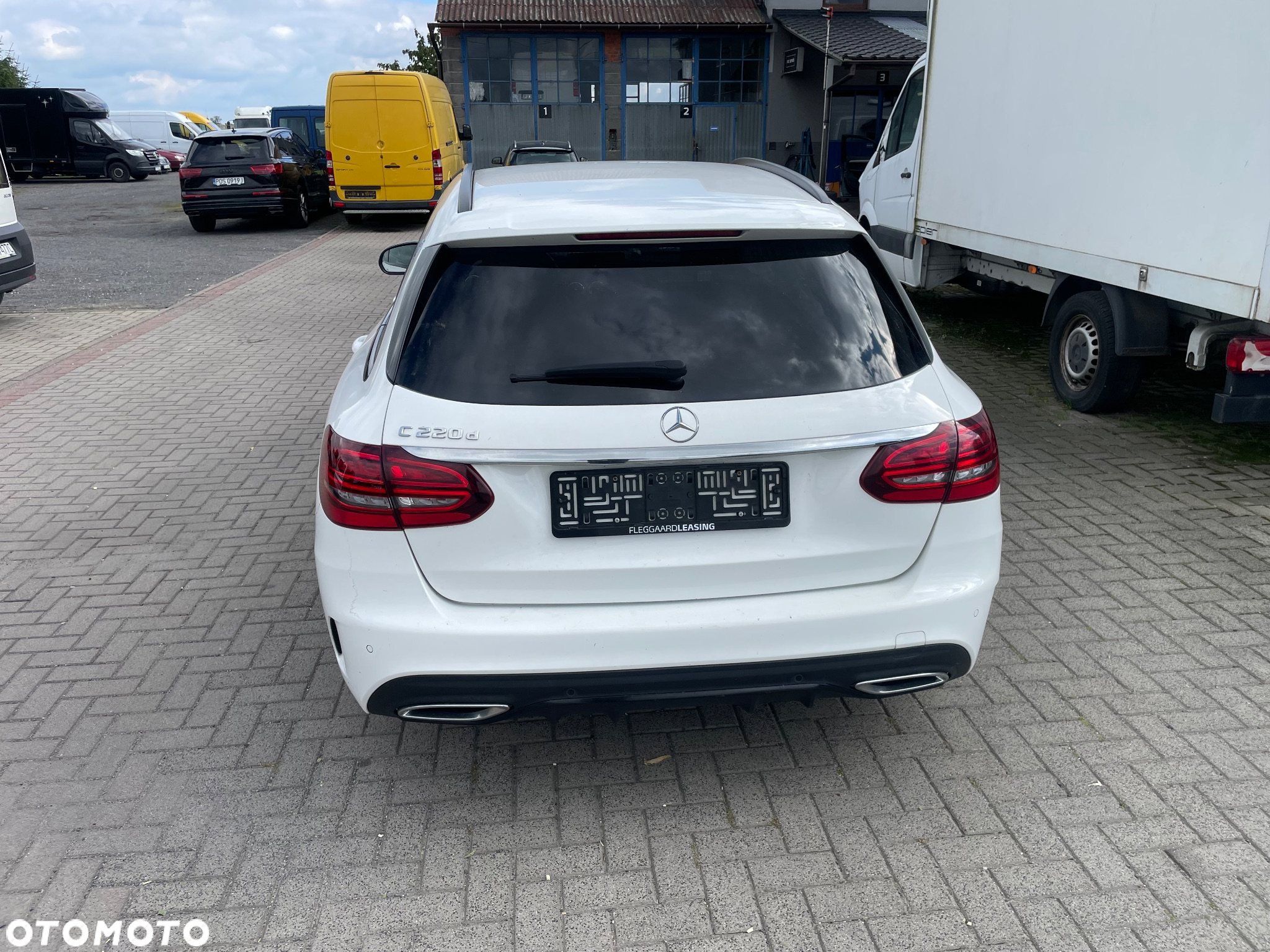 Mercedes-Benz Klasa C 220 d T 9G-TRONIC AMG Line - 4