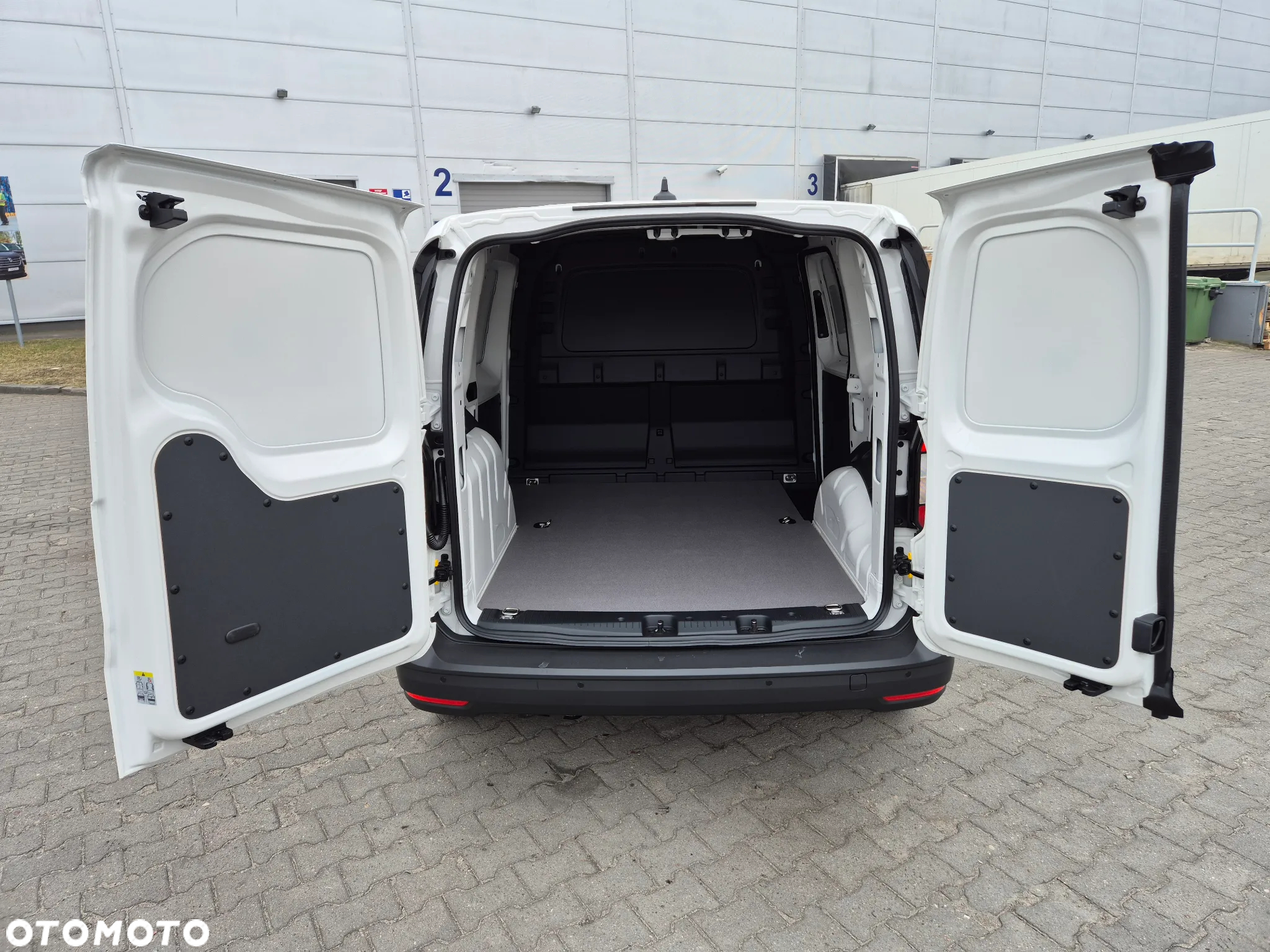 Volkswagen Caddy Cargo - 13