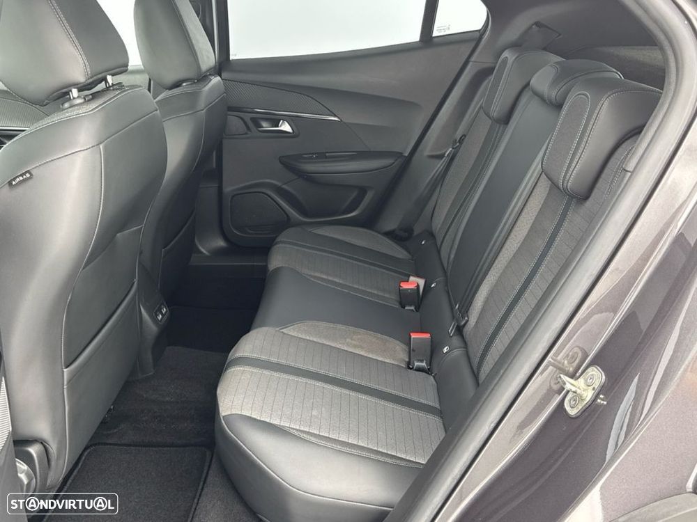 Peugeot 2008 1.2 PureTech Allure - 12