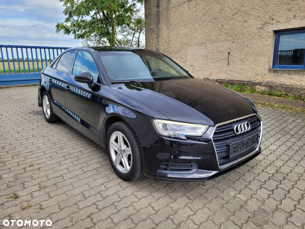 Audi A3 Limousine 35 TFSI cylinder on demand S tronic design - 3