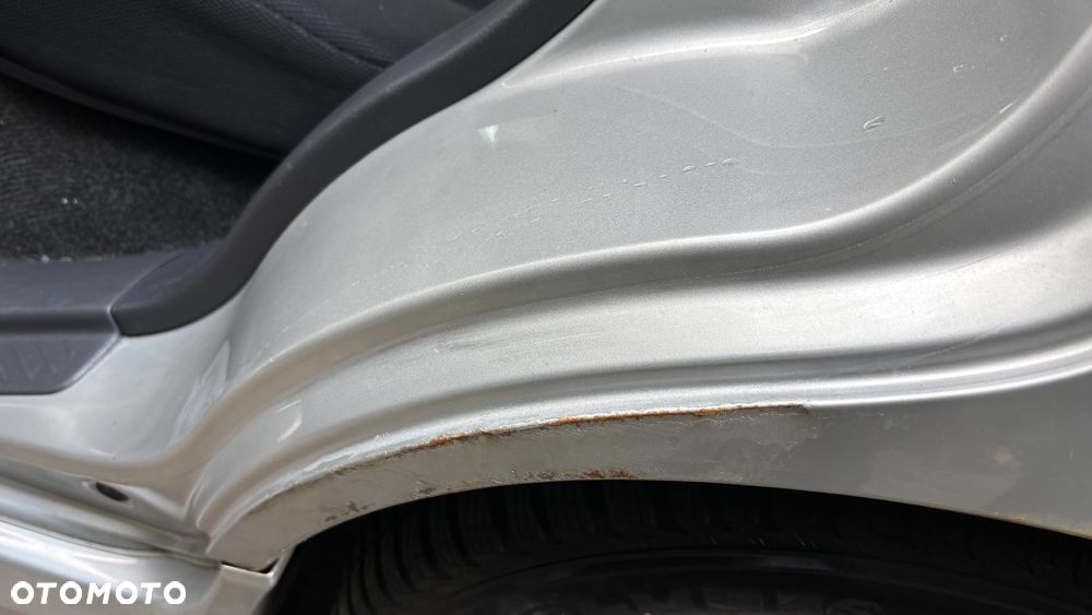 Suzuki Liana 1.6 - 13