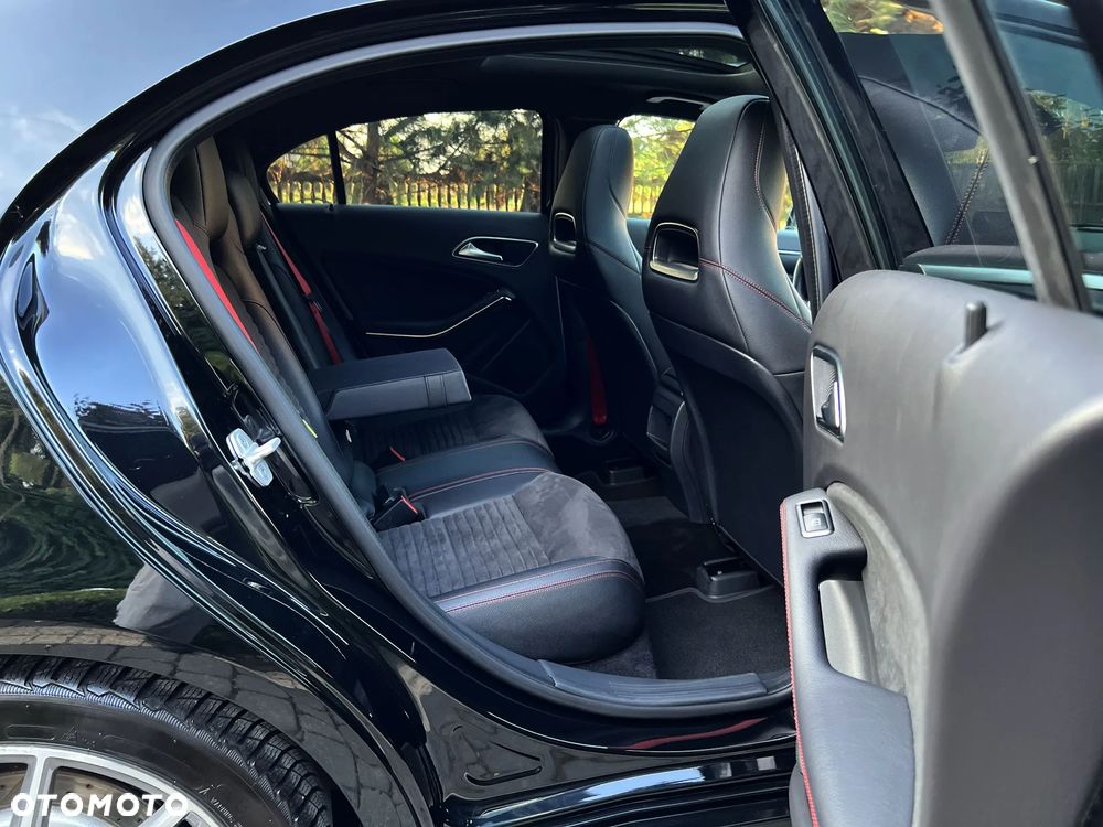 Mercedes-Benz Klasa A AMG 45 4Matic AMG Speedshift 7G-DCT - 24