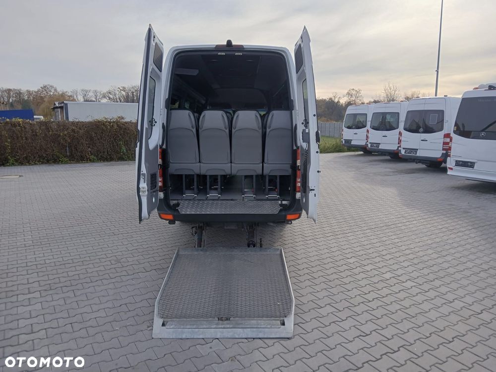 Mercedes-Benz 519 - 5