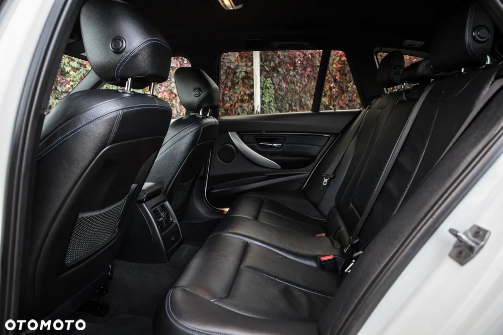 BMW Seria 3 320d xDrive Edition M Sport Shadow - 32