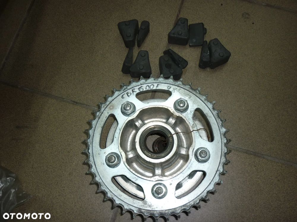Zabierak zębatka tył Honda CBF 600F rok 1998 - 2