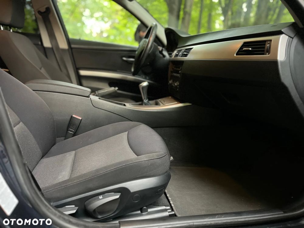 BMW Seria 3 320i - 12