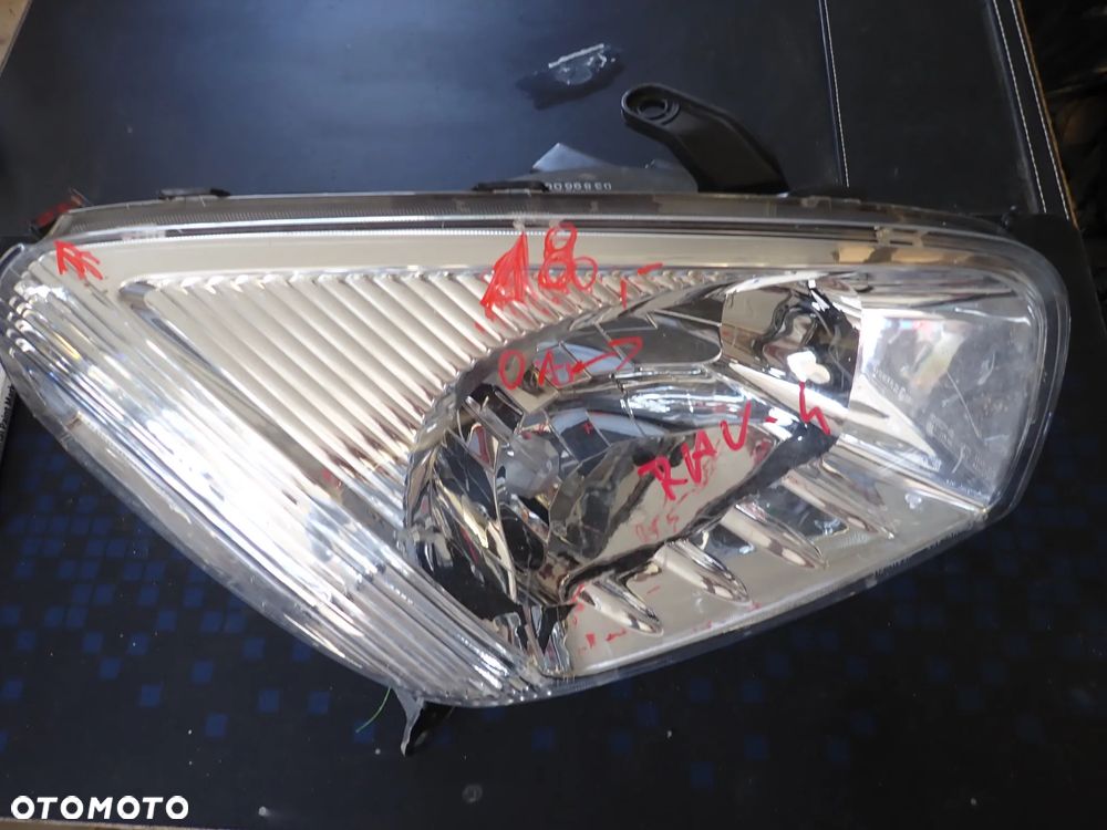 TOYOTA RAV 4 ROK 2001-2005 LAMPA PRZÓD PRZEDNIA PRAWA - 2