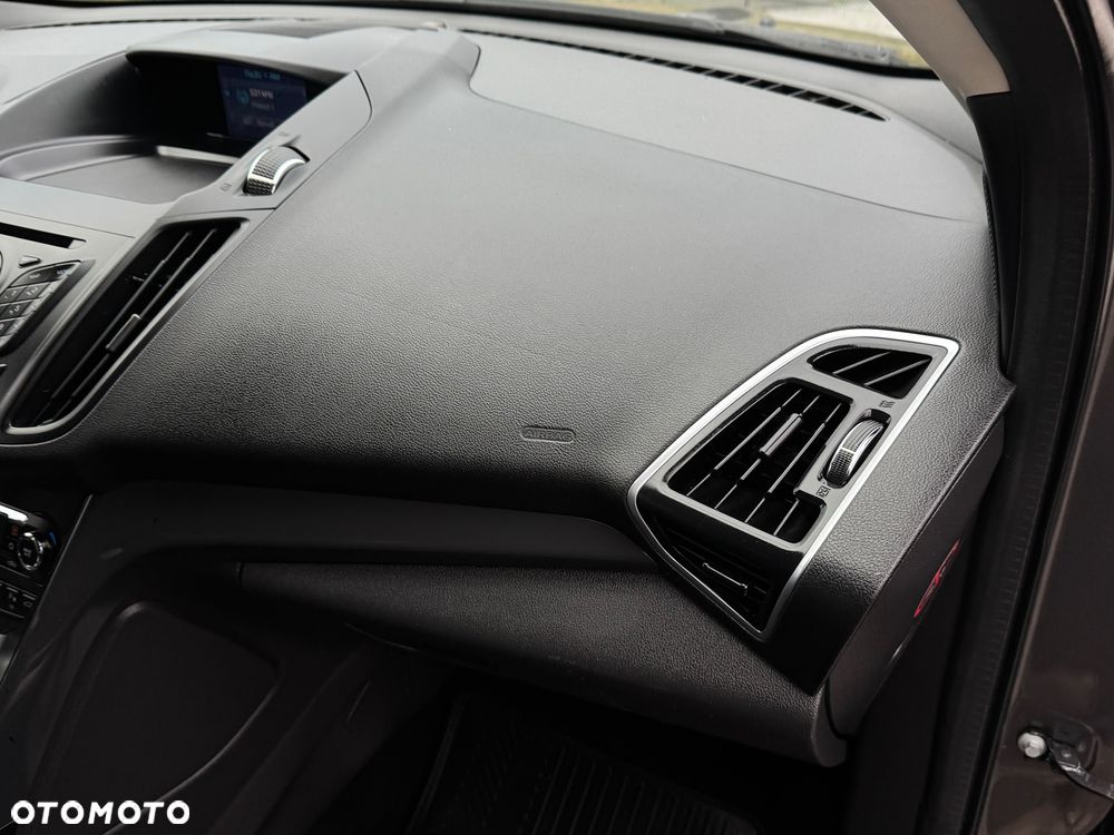 Ford Kuga 2.0 TDCi 4x4 Titanium - 25